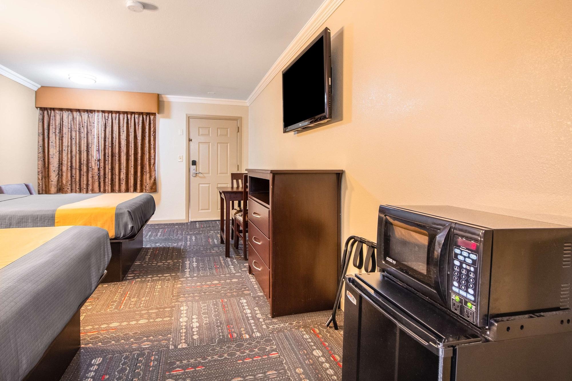 Americas Best Value Inn Houston Heights At I-45 Esterno foto