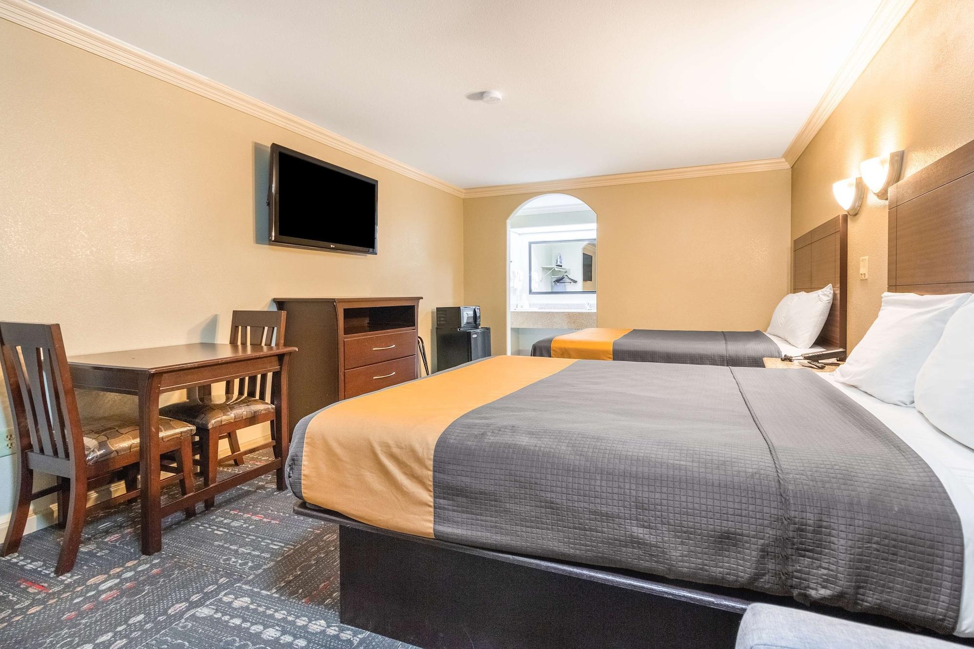 Americas Best Value Inn Houston Heights At I-45 Esterno foto