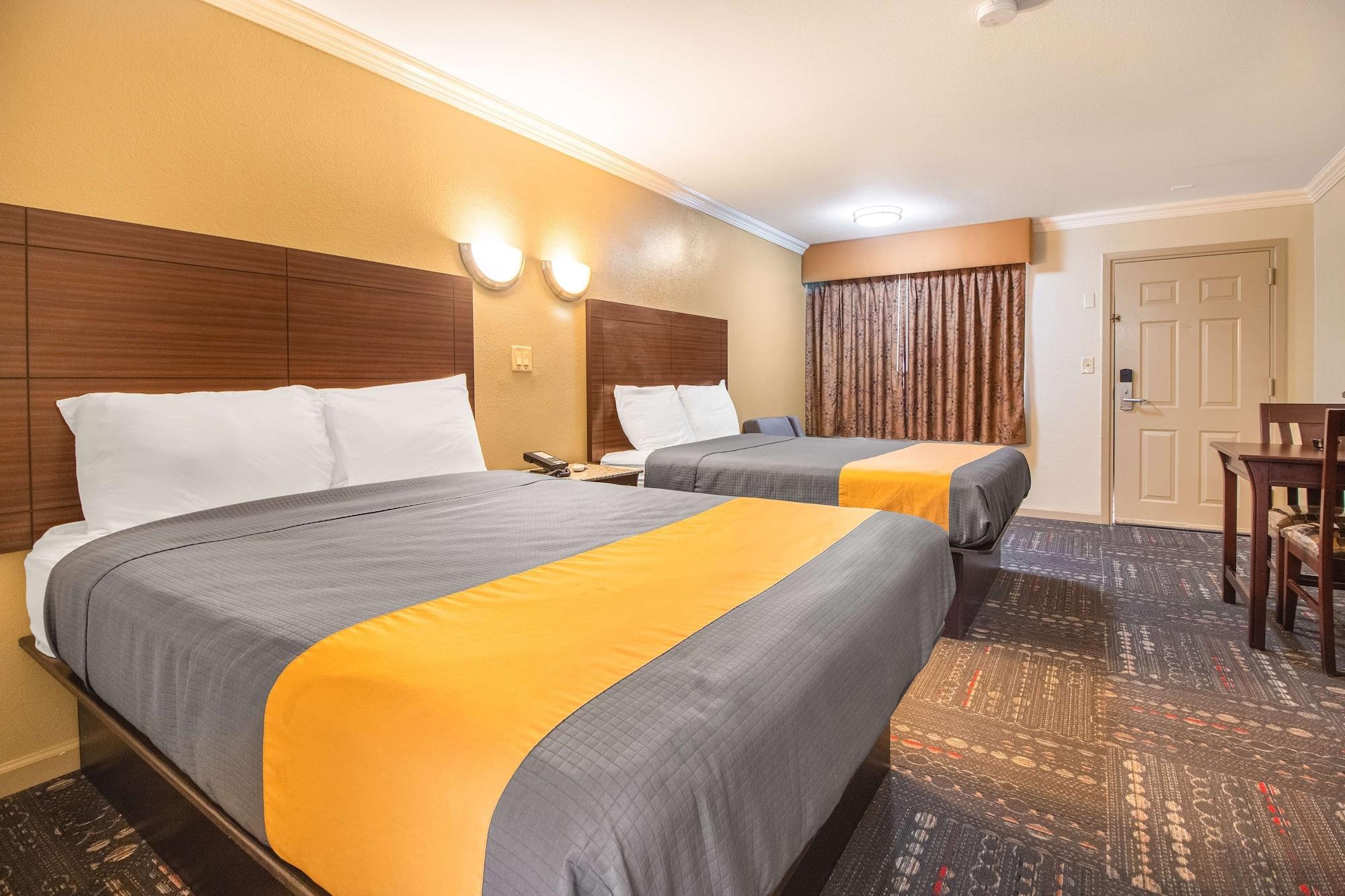 Americas Best Value Inn Houston Heights At I-45 Esterno foto