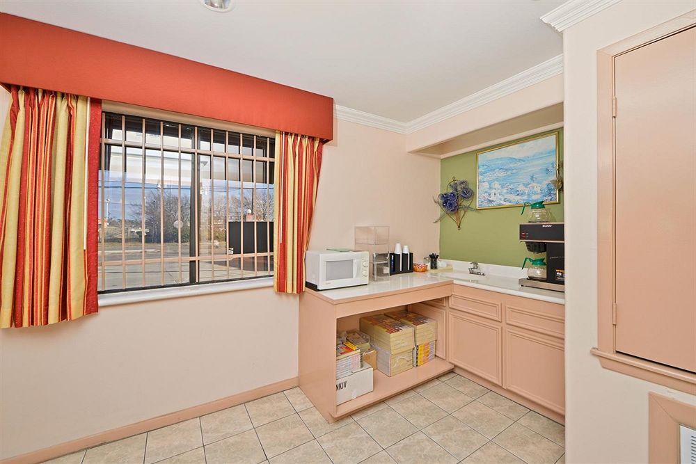 Americas Best Value Inn Houston Heights At I-45 Esterno foto