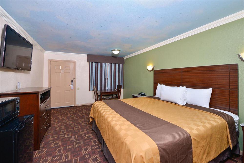 Americas Best Value Inn Houston Heights At I-45 Esterno foto