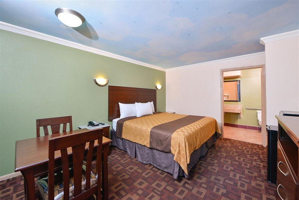 Americas Best Value Inn Houston Heights At I-45 Esterno foto