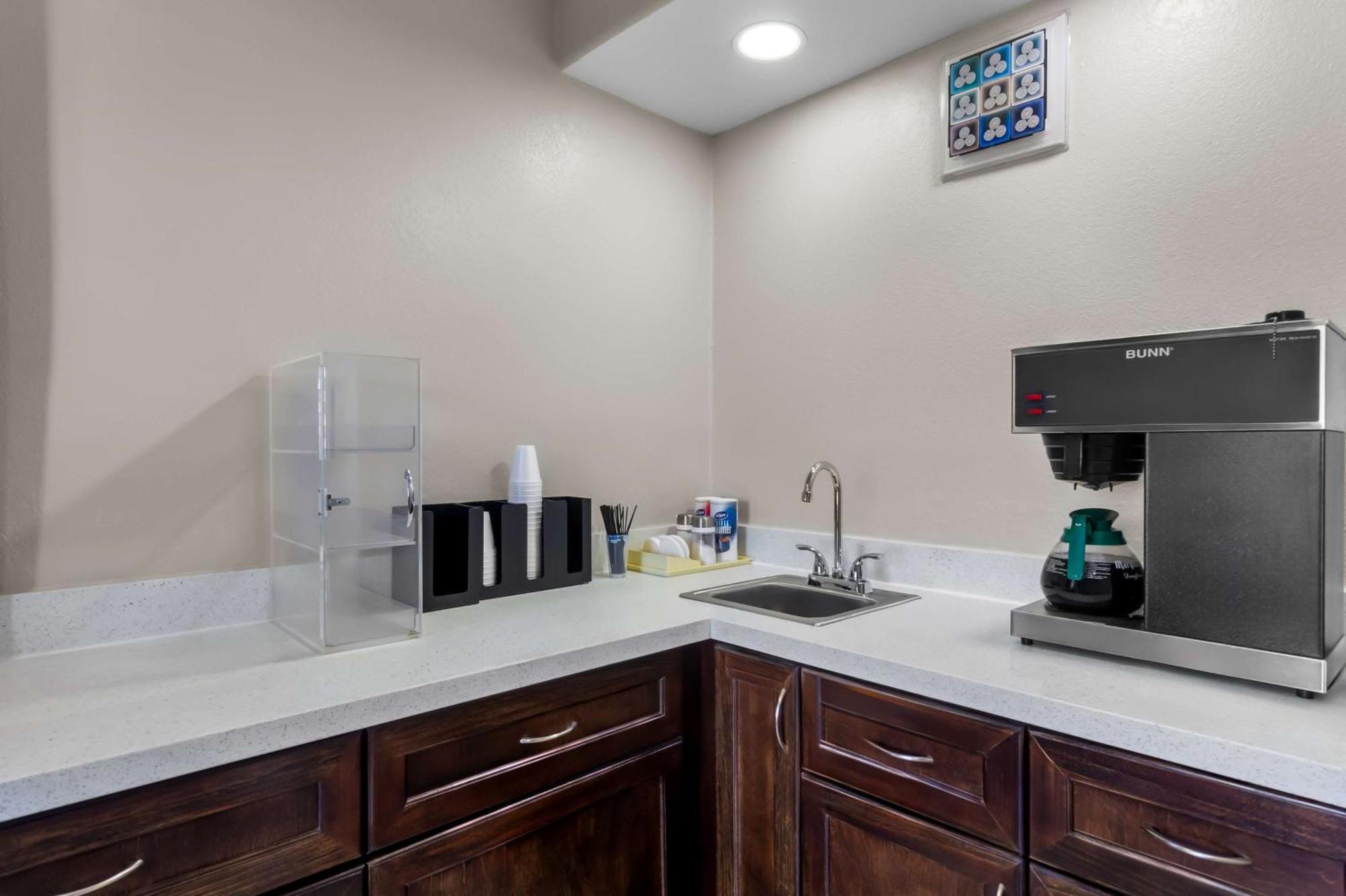 Americas Best Value Inn Houston Heights At I-45 Esterno foto