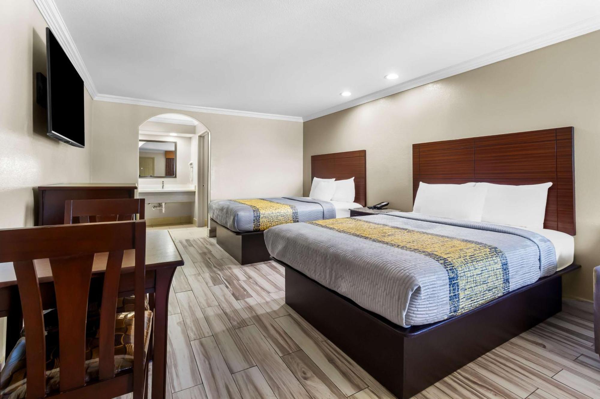 Americas Best Value Inn Houston Heights At I-45 Esterno foto