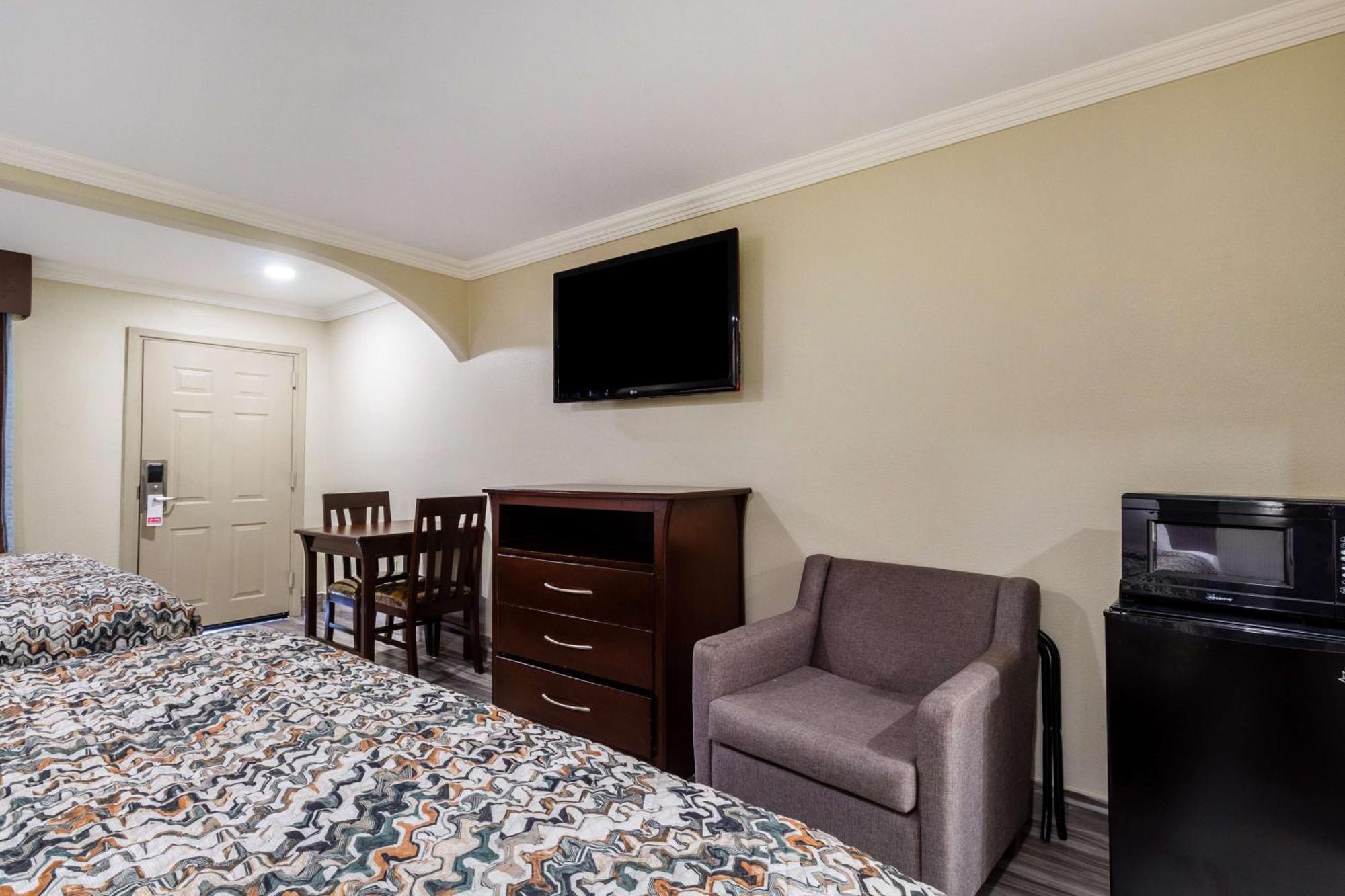 Americas Best Value Inn Houston Heights At I-45 Esterno foto