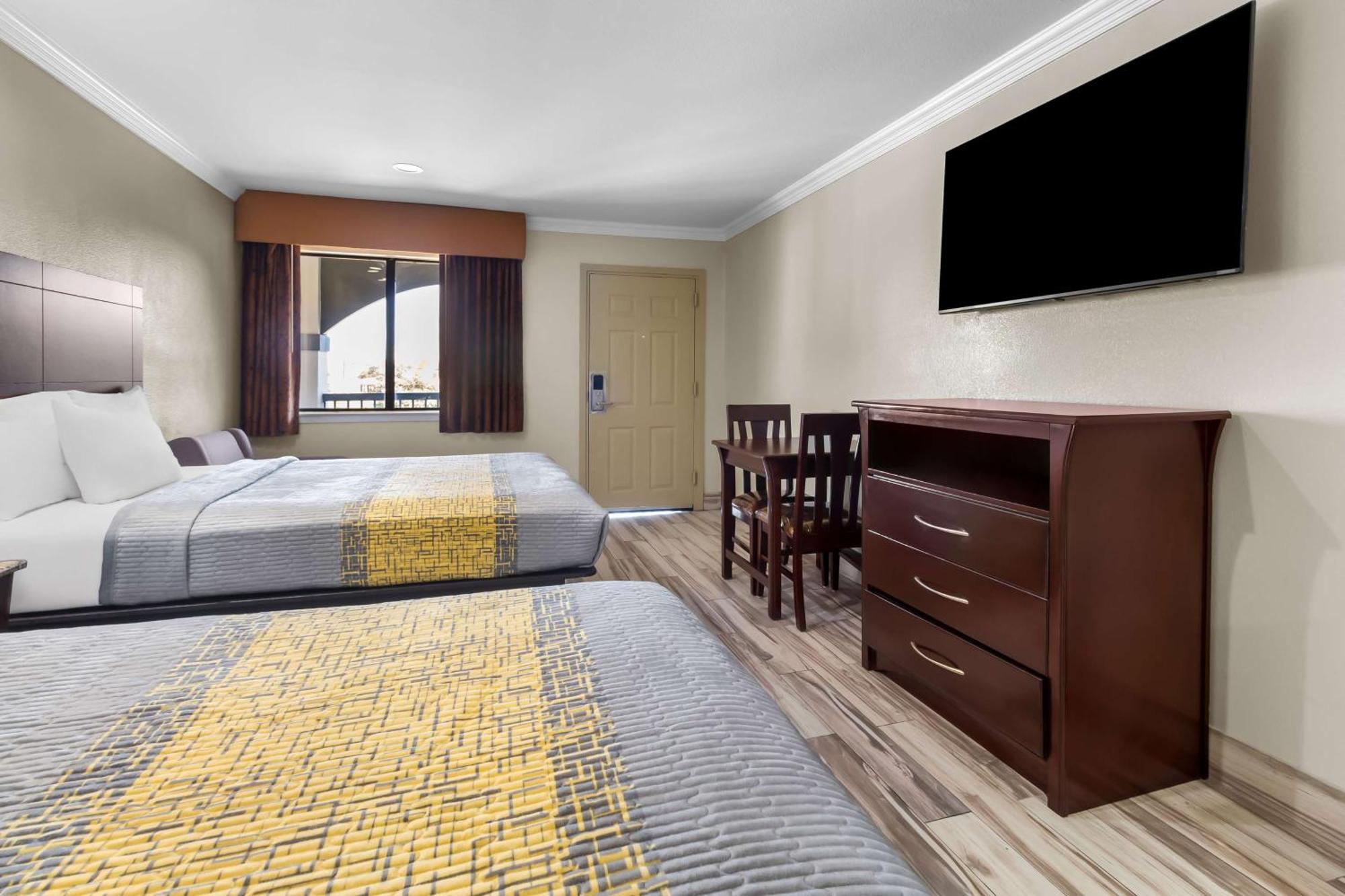 Americas Best Value Inn Houston Heights At I-45 Esterno foto