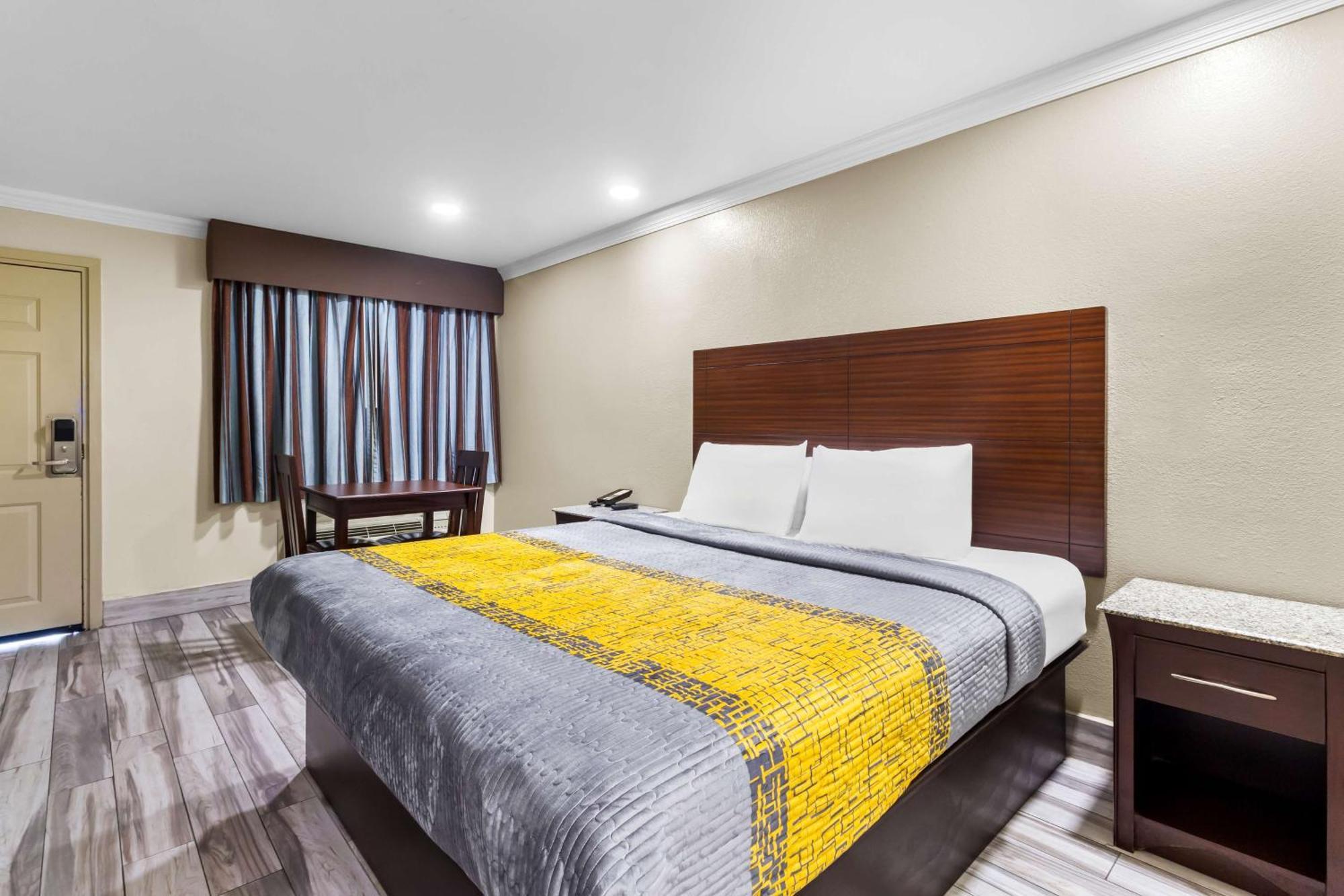 Americas Best Value Inn Houston Heights At I-45 Esterno foto