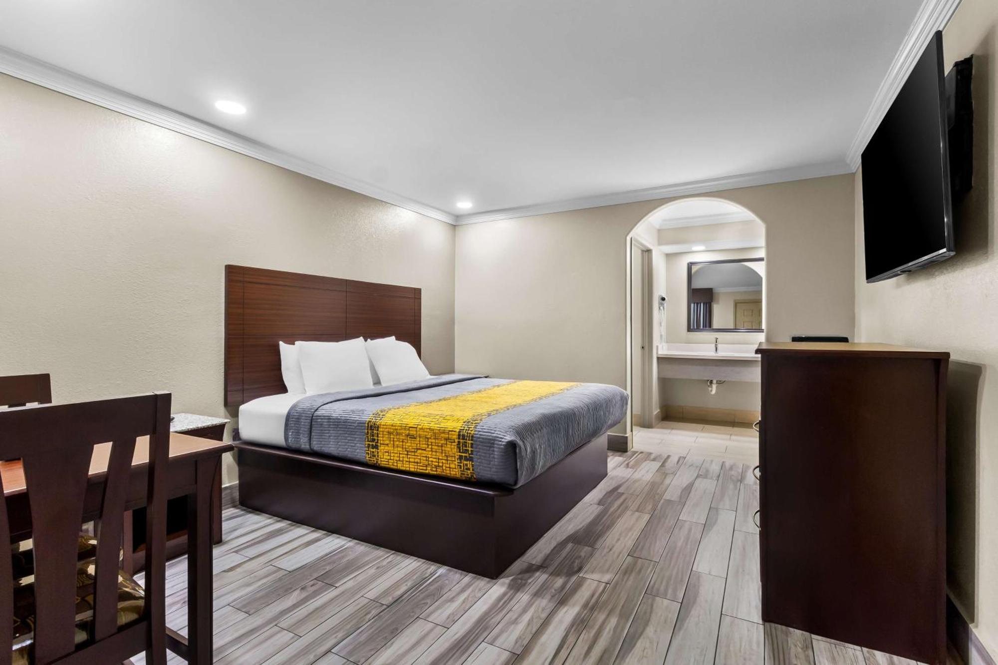 Americas Best Value Inn Houston Heights At I-45 Esterno foto