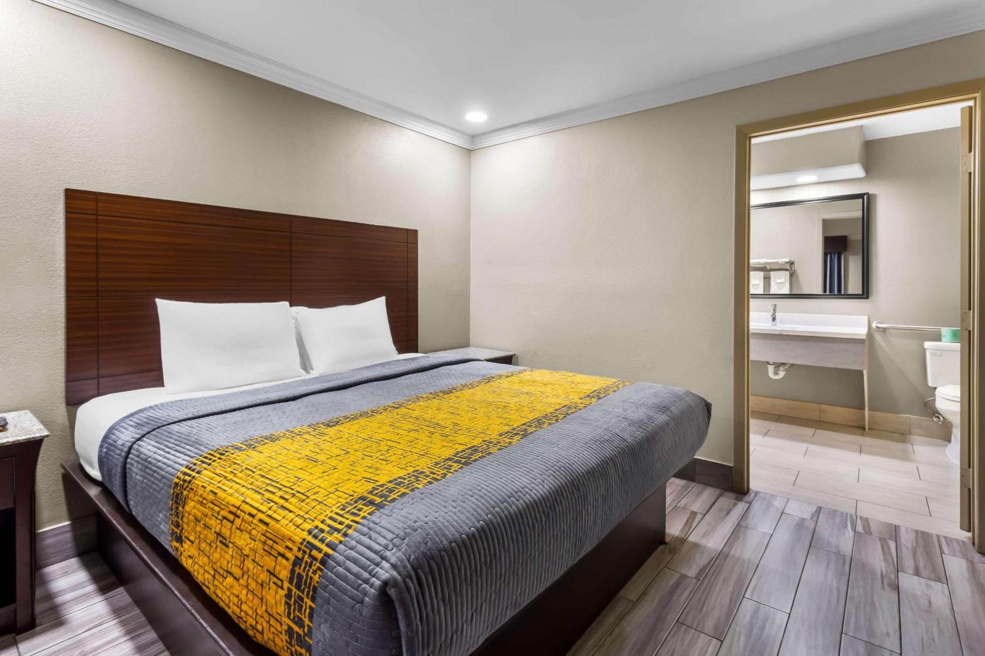 Americas Best Value Inn Houston Heights At I-45 Esterno foto