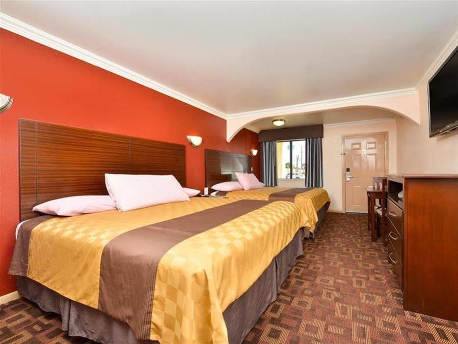 Americas Best Value Inn Houston Heights At I-45 Esterno foto